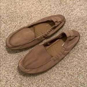 Hush puppies tan suede leather loafers
